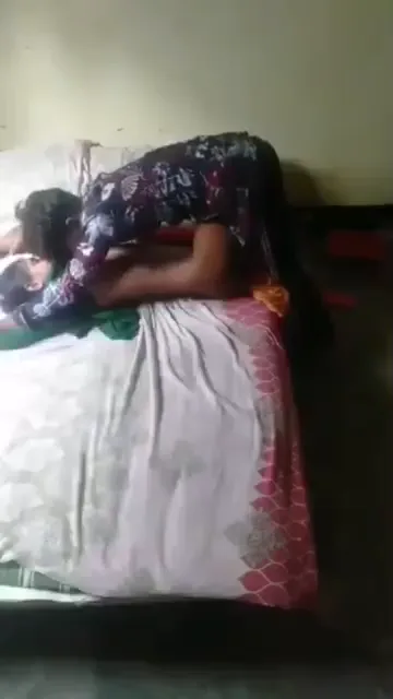 घर आई गर्लफ्रेंड के कपड़े उतारकर जोर से चोदने वाली देसी बॉयफ्रेंड सेक्स एमएमएस — screenshot 8