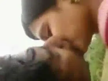 देसी कॉलेज लवर्स का आउटडोर हॉट सेक्सी रोमांस हिंदी बीएफ वीडियो — screenshot 4
