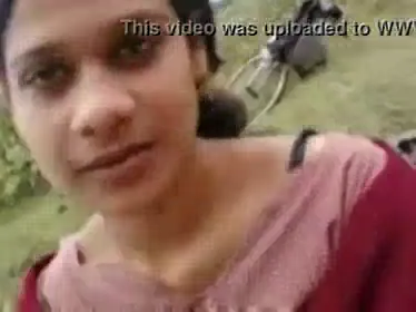 देसी कॉलेज लवर्स का आउटडोर हॉट सेक्सी रोमांस हिंदी बीएफ वीडियो — screenshot 5