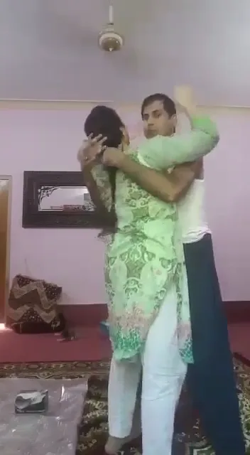 पाकिस्तानी भाभी ने पति के साथ नंगे रोमांस करके चुदाई कराई वीडियो — screenshot 2
