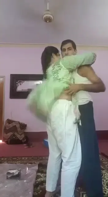 पाकिस्तानी भाभी ने पति के साथ नंगे रोमांस करके चुदाई कराई वीडियो — screenshot 3