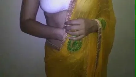 सिमरन भाभी की आम जैसी बड़ी चूंची का मस्त चूसने वाला वीडियो — screenshot 1
