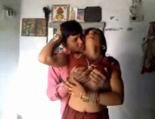 घर आए मेहमान ने यजमान भाभी की दिन भर चुदाई देसी भाभी सेक्स हिंदी बीएफ वीडियो — screenshot 2