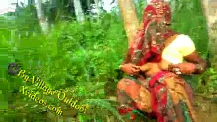 जंगल में देसी आंटी की जोरदार गांड चुदाई हिंदी बीएफ वीडियो — screenshot 9