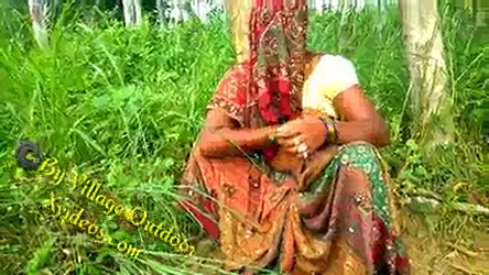 जंगल में देसी आंटी की जोरदार गांड चुदाई हिंदी बीएफ वीडियो — screenshot 10