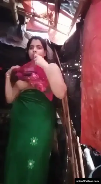 गांव की पत्नी ने पति को अपनी चिकनी चूत और गांड दिखाई देसी चुदाई वीडियो — screenshot 1