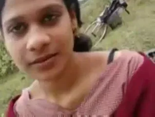 कॉलेज की सेक्सी लड़की ने पार्क में बीएफ के साथ चोदाई का मजा लिया एमएमएस वीडियो — screenshot 5