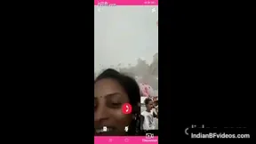 वीडियो कॉल पर गर्लफ्रेंड ने चुपके से चूत दिखाई देसी एमएमएस बीएफ वीडियो — screenshot 2
