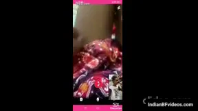 वीडियो कॉल पर गर्लफ्रेंड ने चुपके से चूत दिखाई देसी एमएमएस बीएफ वीडियो — screenshot 4