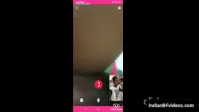 वीडियो कॉल पर गर्लफ्रेंड ने चुपके से चूत दिखाई देसी एमएमएस बीएफ वीडियो — screenshot 5