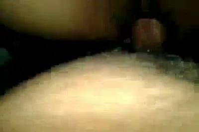 दीवार से सटाकर मम्मी का पेटीकोट उठा के चोदा देसी बीएफ वीडियो — screenshot 1