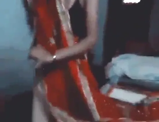 यंग देसी लड़की बॉयफ्रेंड से कपड़े उतारकर प्यार से चूत चुदाई वीडियो