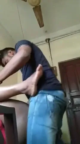 मालिक के बेटे ने मच्योर कामवाली आंटी को किचन में चोदकर चूत भरी देसी बीएफ वीडियो — screenshot 5