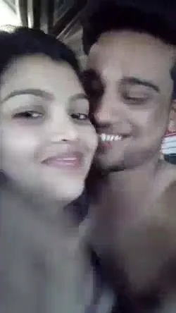 क्यूट गर्लफ्रेंड ने किसिंग के साथ लंड चूसकर ब्लोजॉब दिया देसी बीएफ — screenshot 2