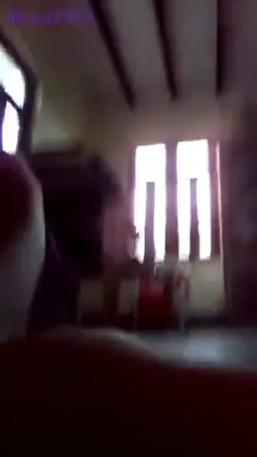देसी लड़की ने अपने चुचे खोलकर फिंगरिंग की गरमागरम सेक्स वीडियो — screenshot 1