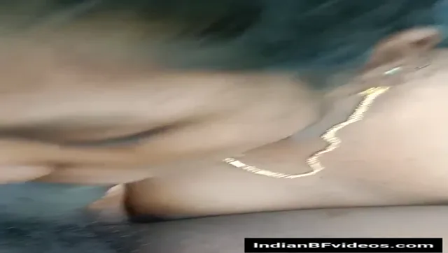 साउथ की मल्लू लड़की ने जंगल में जाकर बॉयफ्रेंड के लंड को मुंह में लेकर चूसा मल्लू बीएफ वीडियो — screenshot 4