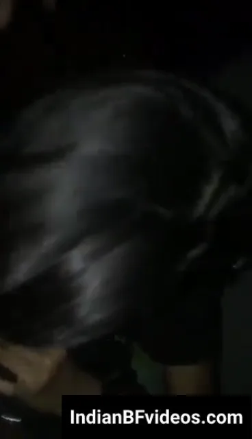 जीएफ के बाल संवारते हुए लिया उससे ब्लोजॉब देसी बीएफ इंडियन सेक्स वीडियो — screenshot 1