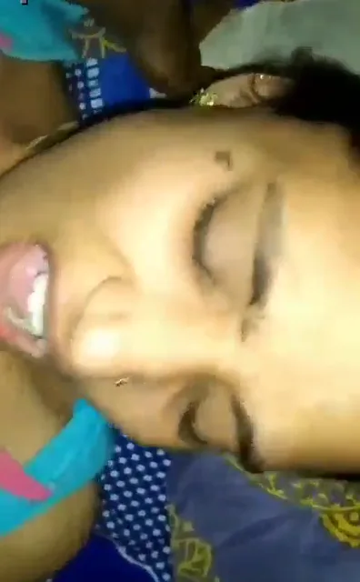 सेक्सी मराठी लड़की की कुंवारी चूत की देसी चुदाई वीडियो — screenshot 4