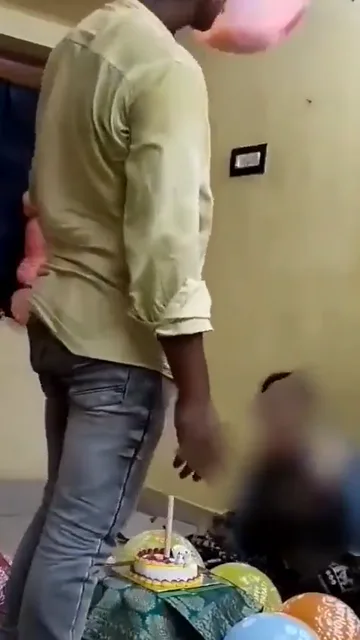 पति पत्नी नंगे होकर कपड़े उतार शादी सालगिरह पर देसी चुदाई करते ब्लू फिल्म वीडियो — screenshot 1