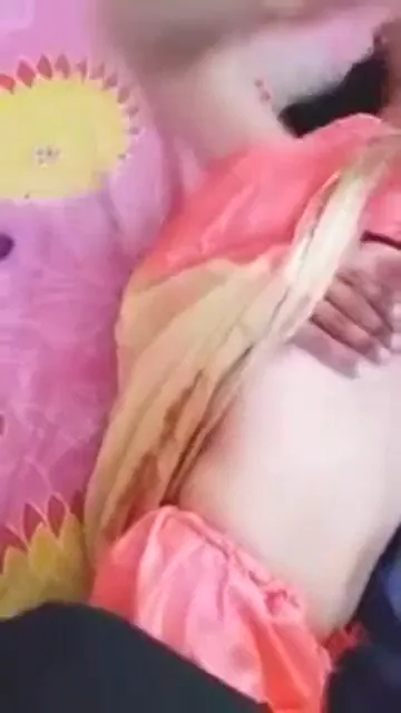 खूबसूरत कजिन सिस्टर के मुलायम बूब्स चूसता भाई देसी सेक्स वीडियो — screenshot 1