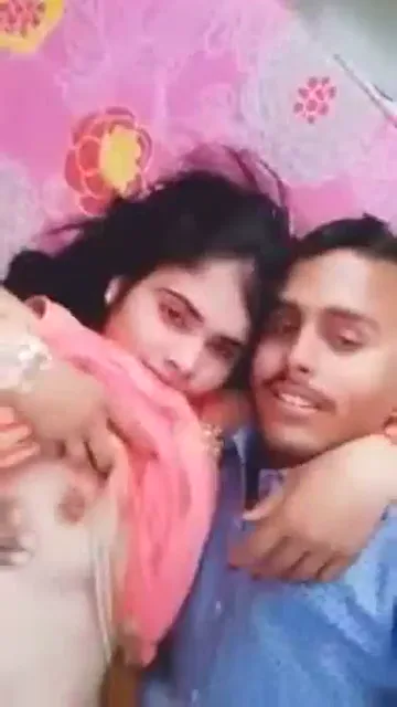 खूबसूरत कजिन सिस्टर के मुलायम बूब्स चूसता भाई देसी सेक्स वीडियो — screenshot 2