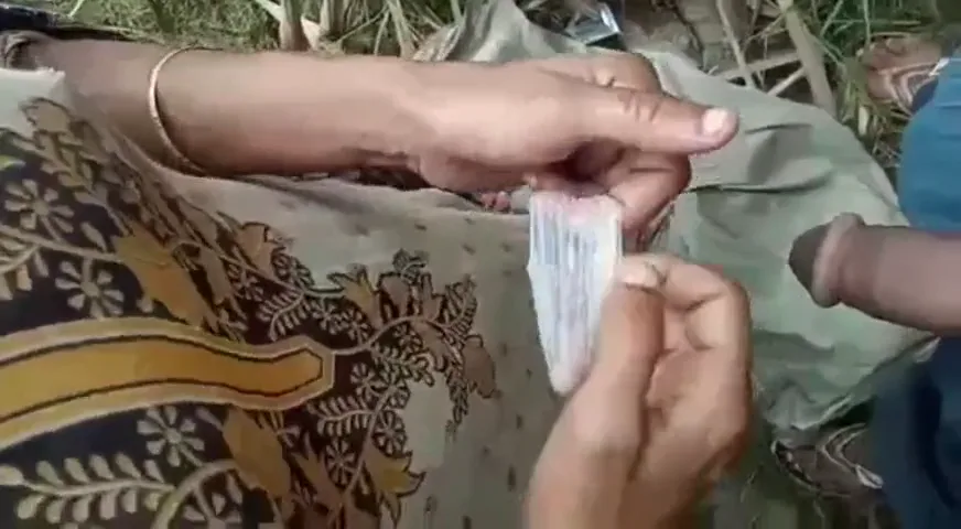 देसी लड़की ने खेत में चुदवाने की पूरी तैयारी करके रखी हिंदी बीएफ वीडियो