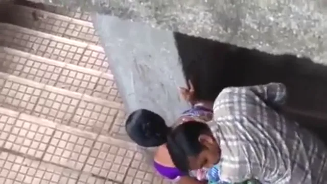 बिल्डिंग सीढ़ियों पर रंडी की चूत चोदते हुए फिल्माया देसी रंडी बीएफ वीडियो — screenshot 10