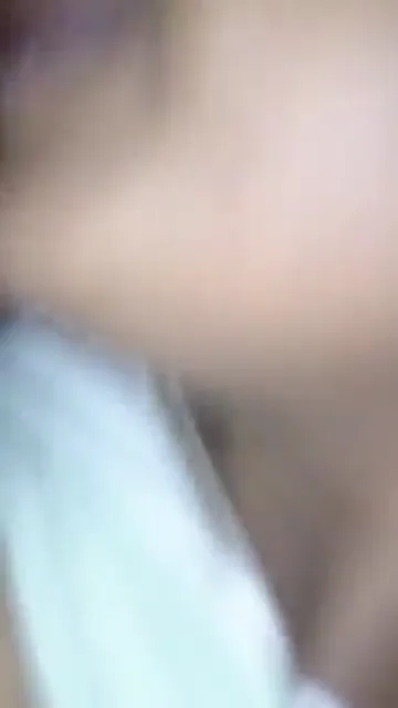 पहली बार चुदाई का दर्द सहती गर्लफ्रेंड की चूत फाड़ी देसी सेक्स क्लिप — screenshot 10