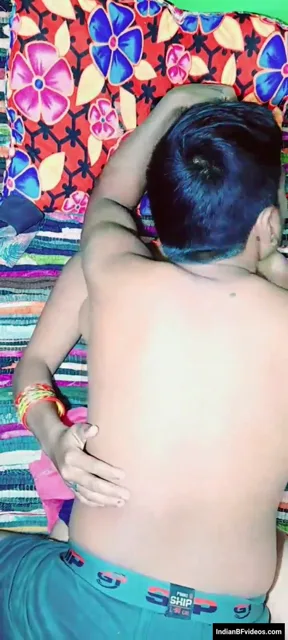 सेक्सी रेनू भाभी की चूत में देवर ने जोरदार लंड डालकर देसी चुदाई की हिंदी बीएफ वीडियो — screenshot 4