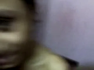 नंगा बदन छुपाती क्यूट गर्ल की देसी चूत गांड दिखाती हुई MMS बीएफ वीडियो — screenshot 1