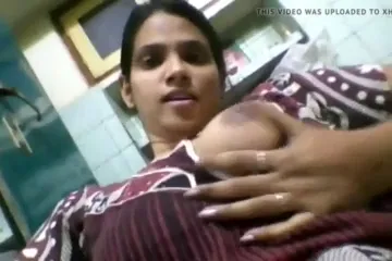 घरेलु लड़की ने अपने चुत और चुचे दिखाकर देसी सेक्स का मजा दिया वीडियो