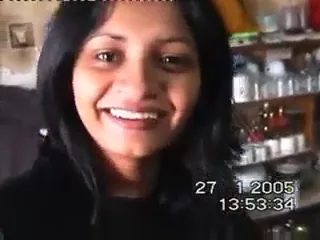 देसी इंडियन कपल की रियल हनीमून चुदाई एमएमएस वीडियो — screenshot 2