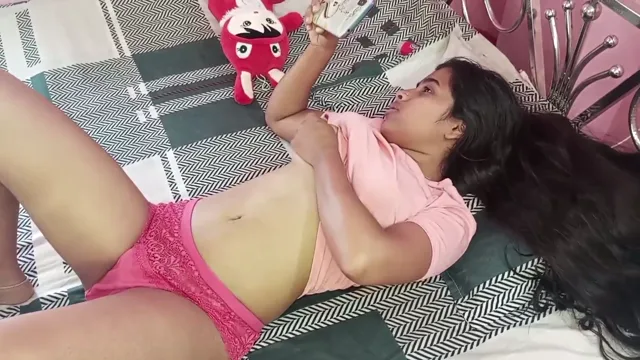 पोर्न देखती बहन को सौतेले भाई ने पकड़कर चोदा देसी रिश्ते वाली चुदाई हिंदी एमएमएस — screenshot 2