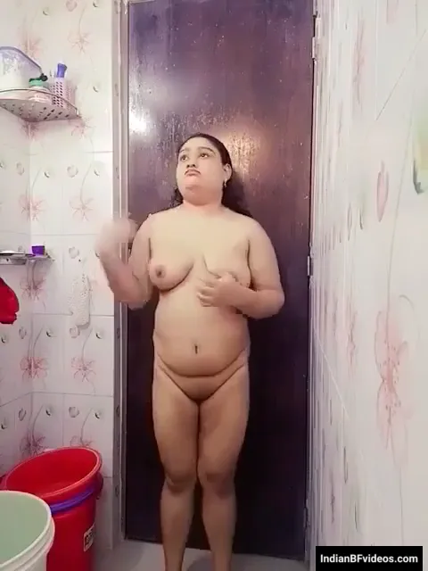 सूट वाली चुबी लड़की ने दिखाए अपने बड़े बूब्स और गीली चूत का पूरा नजारा देसी सेक्स वीडियो — screenshot 1