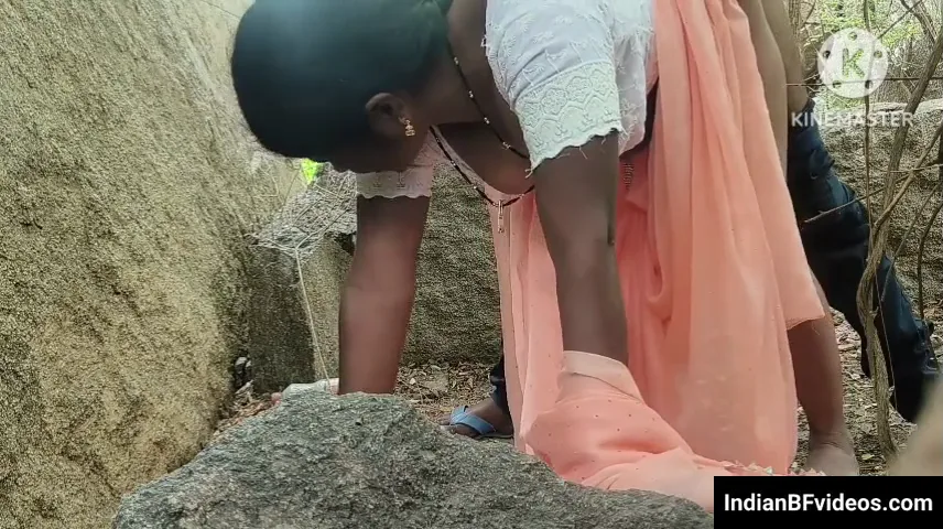 जंगल में पत्थरों के पीछे विलेज भाभी की डॉगी पोज में जोरदार चुदाई देसी हिंदी बीएफ
