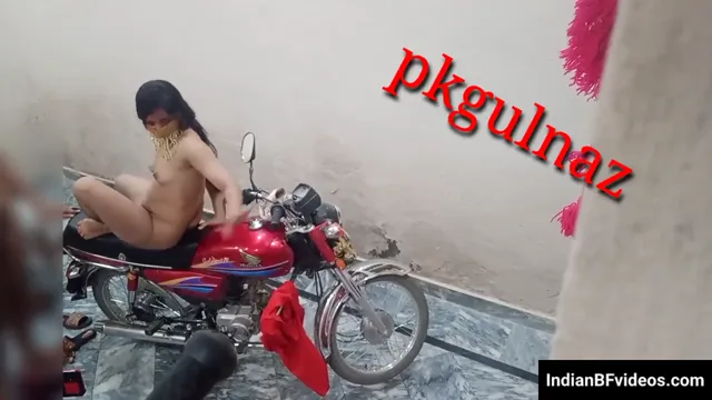 पाकिस्तानी पति ने बीवी को बाइक पर बैठाकर जोरदार देसी चुदाई की हिंदी बीएफ — screenshot 9