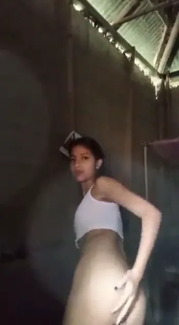 उन्नीस साल की शादीशुदा गर्लफ्रेंड ने एक्स बॉयफ्रेंड की याद में चूत में उंगली डाली वीडियो — screenshot 3