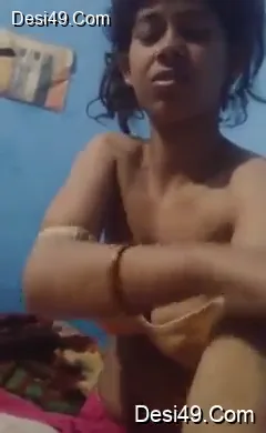 रात को लड़की ने कपड़े उतारकर बॉयफ्रेंड को अपना नंगा बदन दिखाया देसी एमएमएस वीडियो — screenshot 1