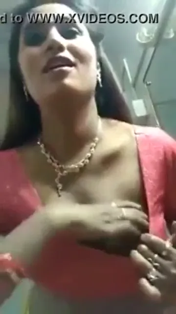 देसी रंडी स्वाति अपने बड़े कड़क बूब्स दिखाती हुई चुदाई वीडियो — screenshot 4
