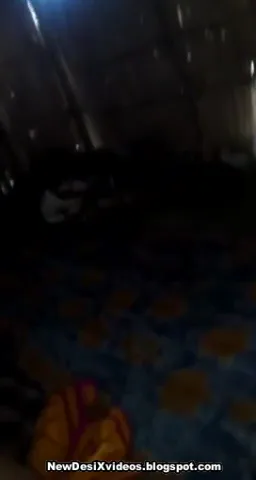झोपड़ी में गर्लफ्रेंड की खूबसूरत चूत की देसी चुदाई गांव वाली MMS ब्लू फिल्म — screenshot 2