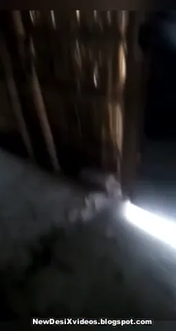 झोपड़ी में गर्लफ्रेंड की खूबसूरत चूत की देसी चुदाई गांव वाली MMS ब्लू फिल्म — screenshot 4