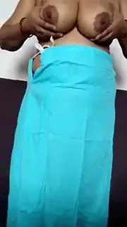 आंटी ने साड़ी ब्लाउज उतारकर बड़े बूब्स दिखाने वाली देसी MMS वीडियो — screenshot 4
