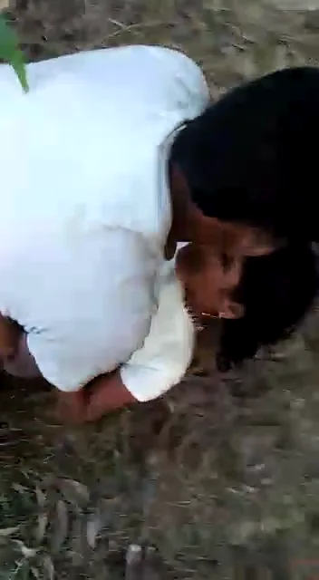 देहाती कॉलेज स्टूडेंट्स की जोरदार चोदा चोदी वाली गांव की चुदाई वीडियो — screenshot 4