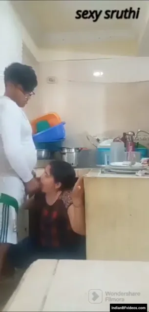 नौकरानी को किचन में लंड चूसाकर वीर्य पिलाने वाली देसी बीएफ वीडियो — screenshot 4