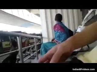 बस स्टॉप पर लड़की के सामने लंड हिलाकर चूत दिखाने का गंदा देसी एमएमएस वीडियो — screenshot 3