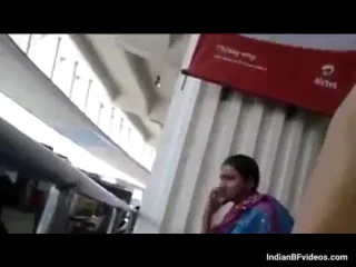 बस स्टॉप पर लड़की के सामने लंड हिलाकर चूत दिखाने का गंदा देसी एमएमएस वीडियो — screenshot 5