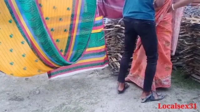 गाँव की भाभी कपड़े सूखाने आई तब देवर ने चूत चोदी देसी बीएफ वीडियो — screenshot 2