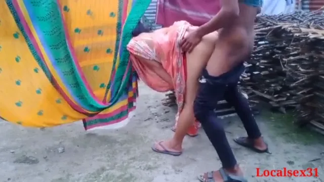 गाँव की भाभी कपड़े सूखाने आई तब देवर ने चूत चोदी देसी बीएफ वीडियो — screenshot 7