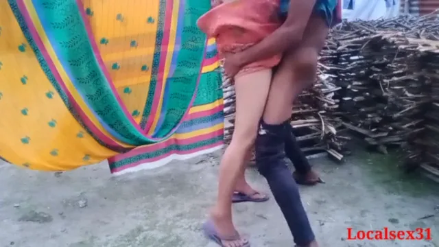 गाँव की भाभी कपड़े सूखाने आई तब देवर ने चूत चोदी देसी बीएफ वीडियो — screenshot 9