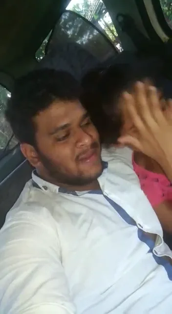 गोवा गर्ल ने गाड़ी में लंड चूसा और ब्लोजॉब दिया मराठी ऑडियो वीडियो — screenshot 1